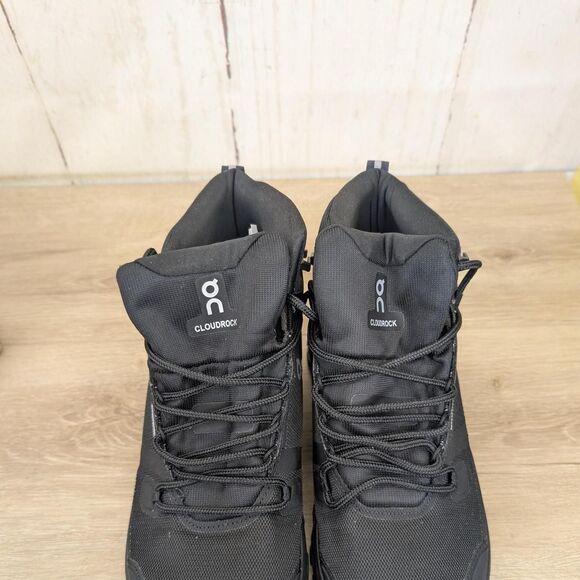 On-running Men\'s Size 11 Black Cloudrock Mid Hiking Boots Brand New